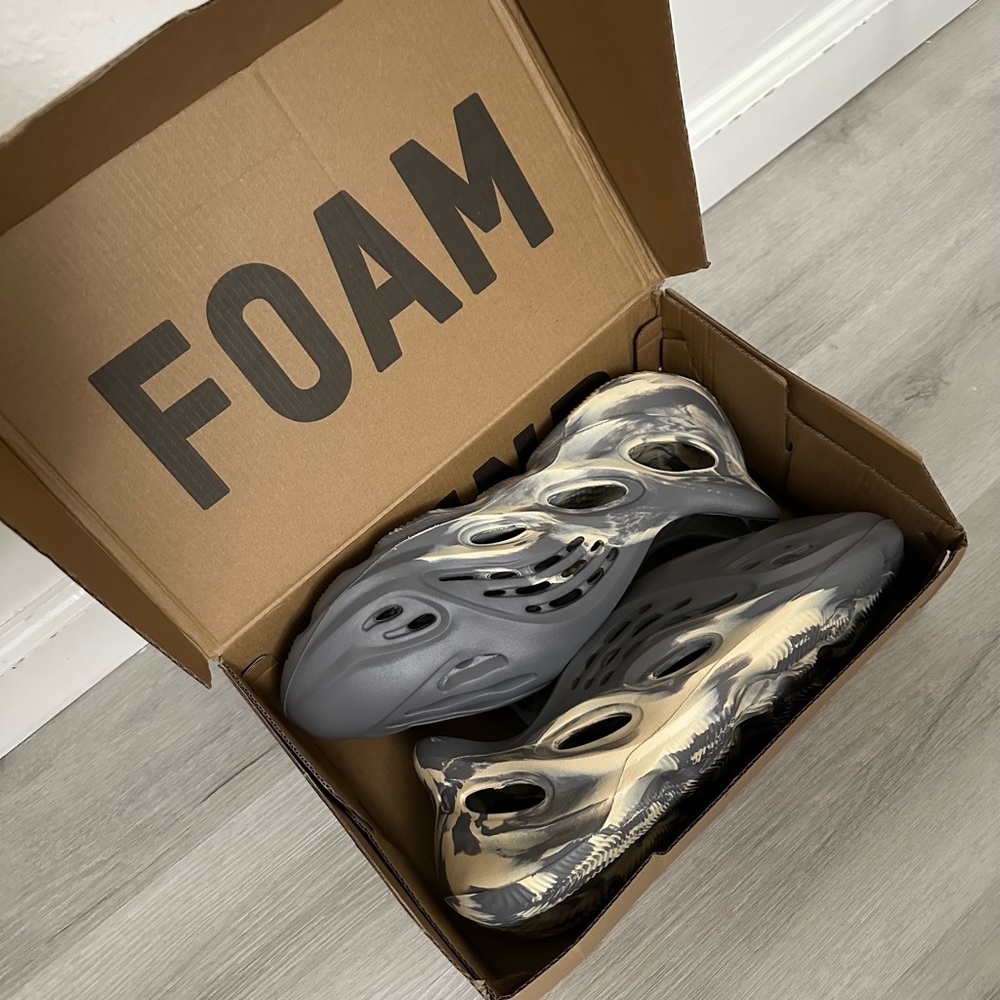 Adidas foam runner size 10